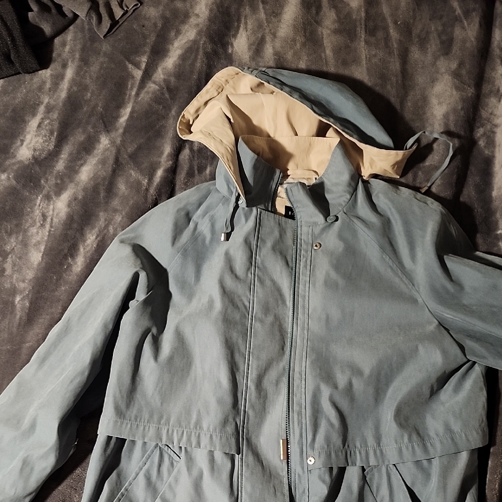 Braetan Blue and Cream Raincoat with Hood and Zipper